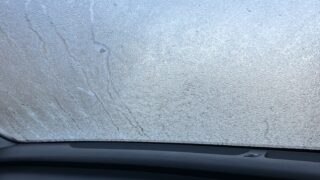 東京都武蔵野市へのねずみ駆除へ行こうとしたら車のガラスが凍ってた