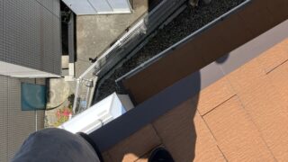 神奈川県川崎市コウモリ駆除 屋根の上での作業